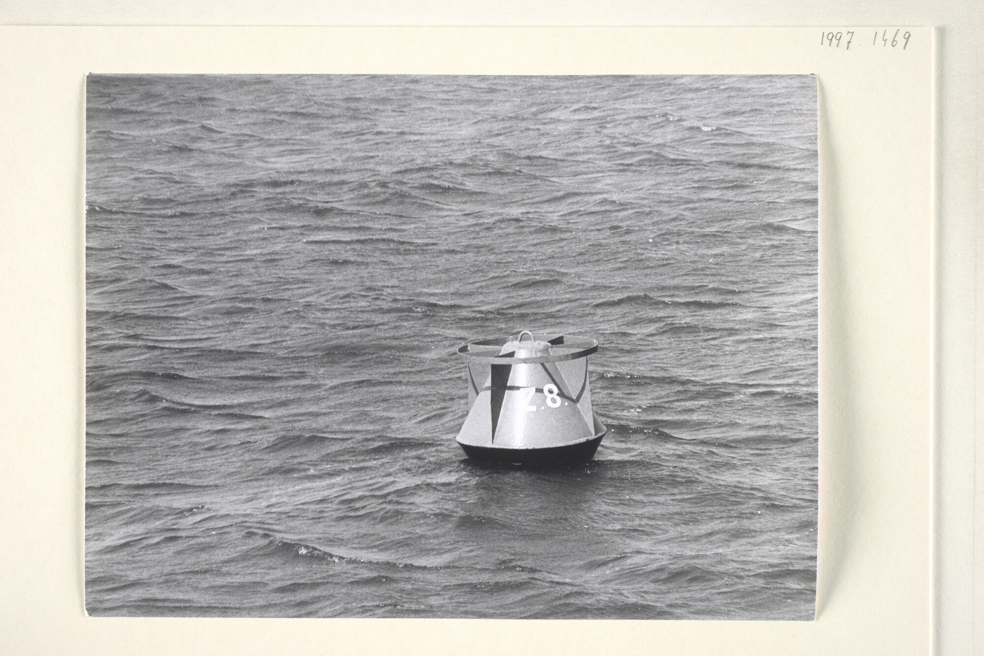 1997.1469; Foto's van de bebakening op de vaarroute Lauwersoog - Schiermonnikoog; fotoreportage