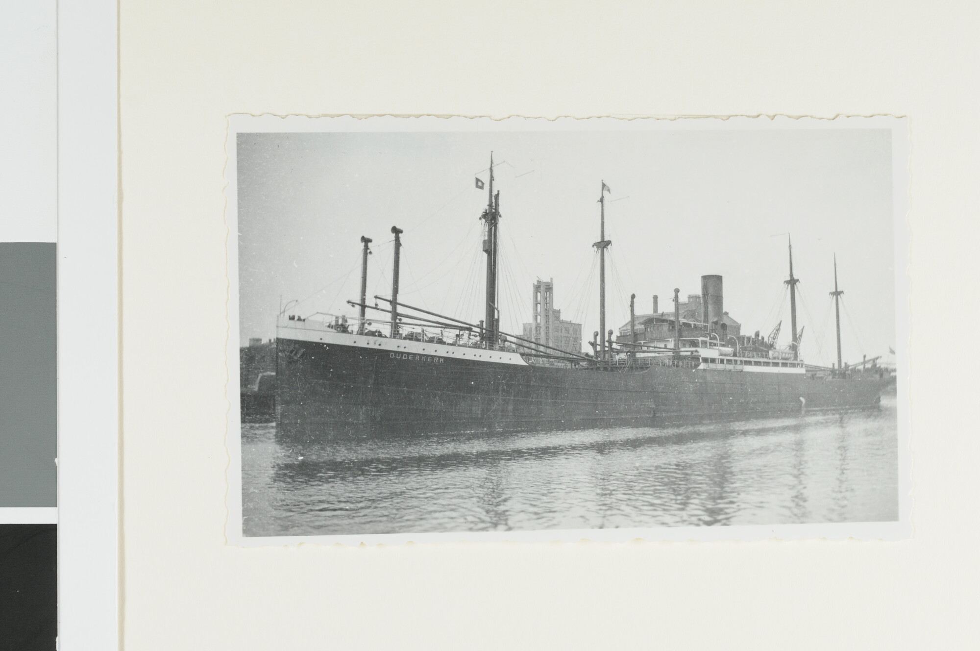 S.4380(04)494; Het vrachtschip ss. Ouderkerk (ex- Orsino / ex- Gera) van de [...]; foto