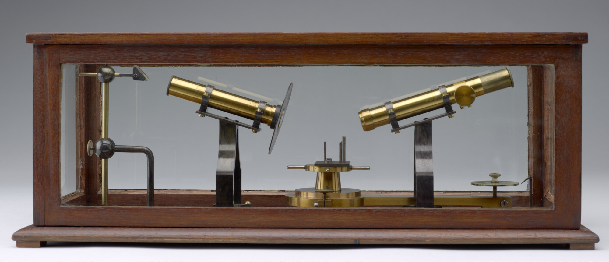 2011.0172; Instrument voor het testen van spiegels van sextanten; instrument