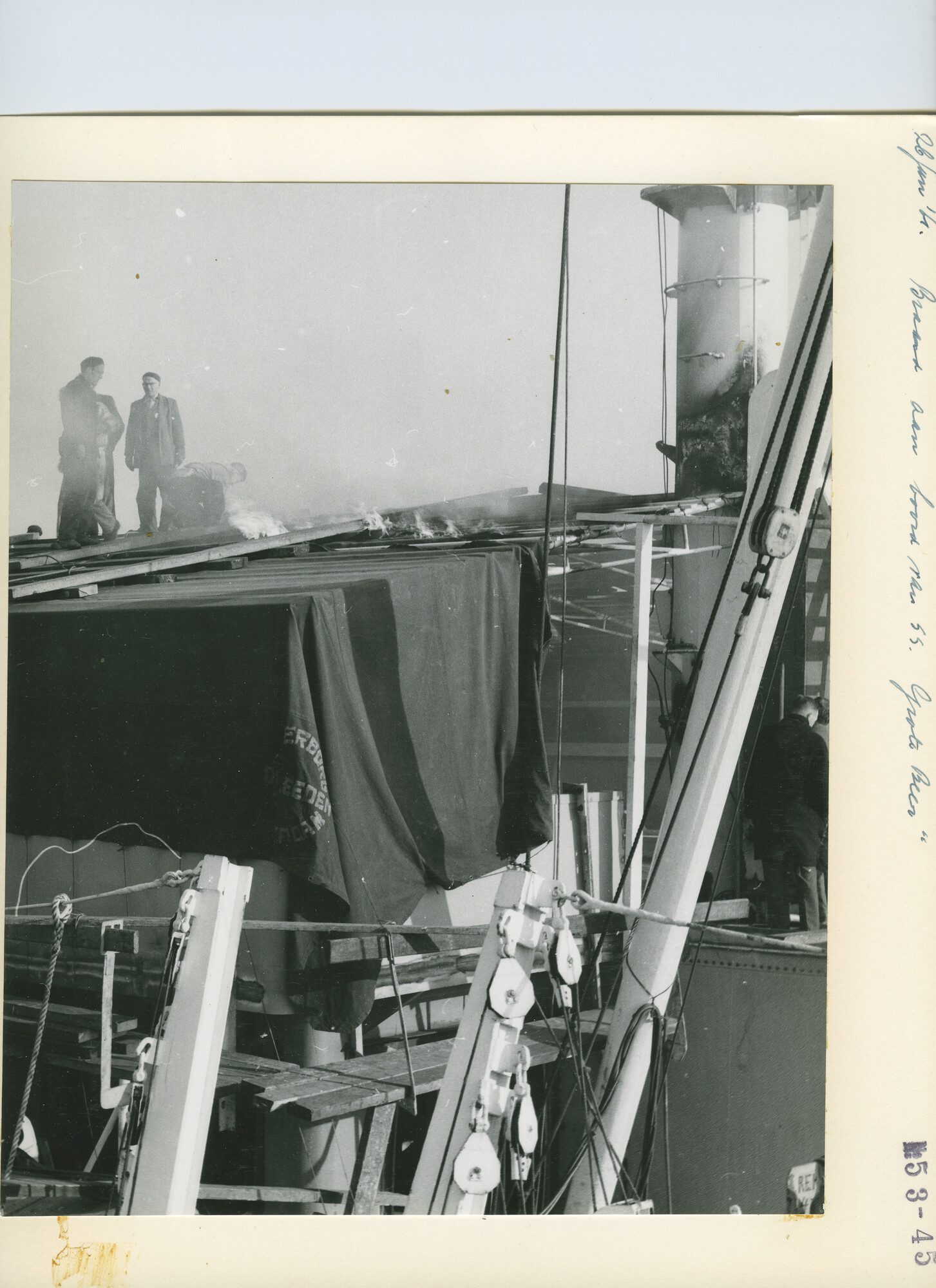 S.5444(3670)2; Foto van brand(schade) op de Grote Beer; foto
