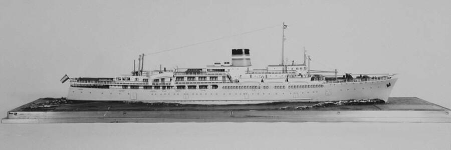 B.0233; Model van het ms. Koningin Emma; scheepsmodel