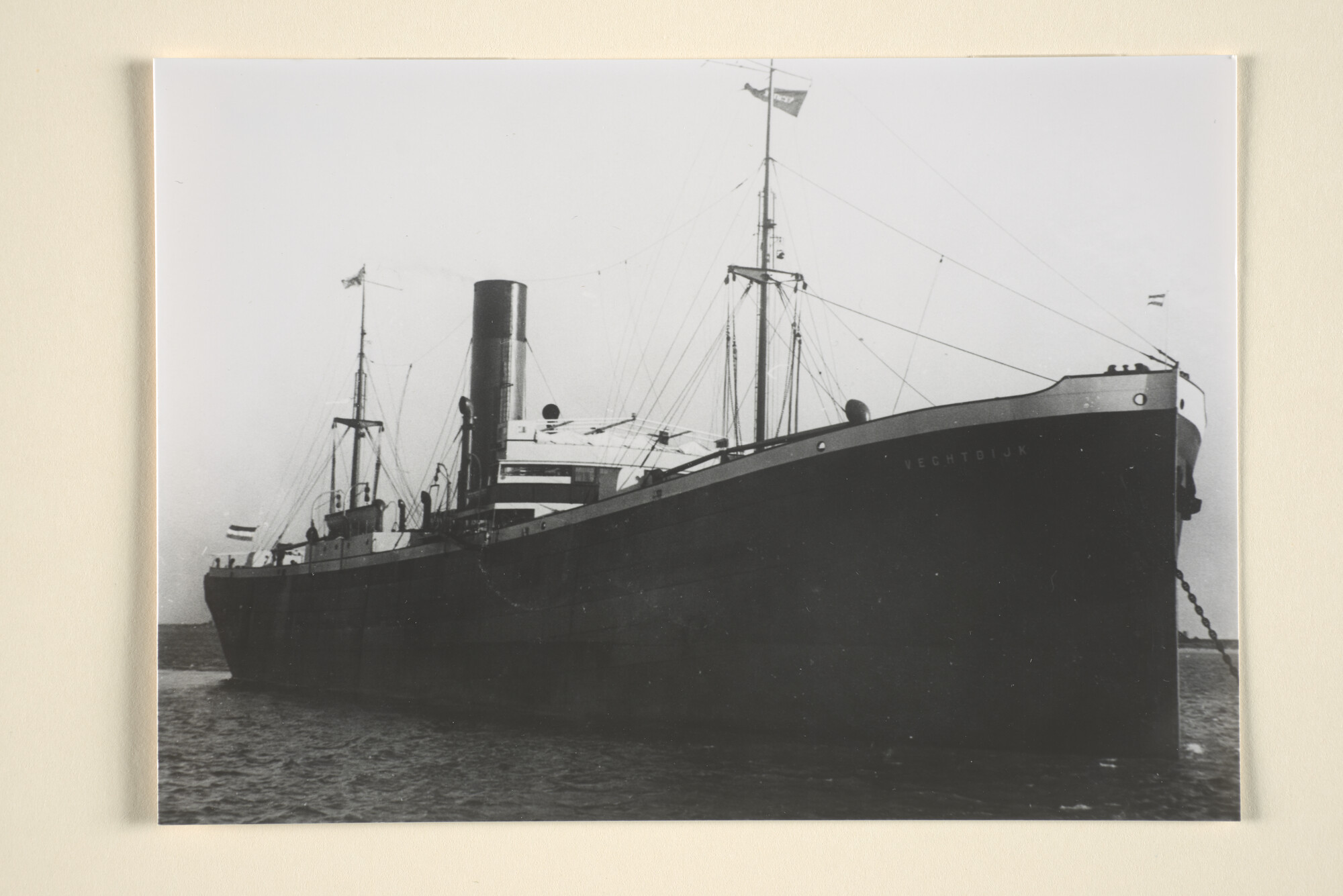 1996.0908; Reproductiefotos van het vrachtschip ss. Vechtdijk van Solleveld [...]; fotoreportage