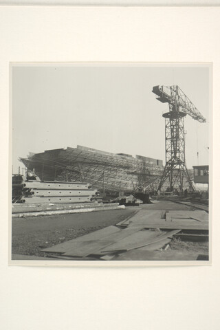 S.5219(12)0107; Foto's van de bouw van het Finse vrachtschip ss. 'Pamilo' voor Enso Gutzeit te Helsinki op de dwarshelling van de ASM; fotoreportage