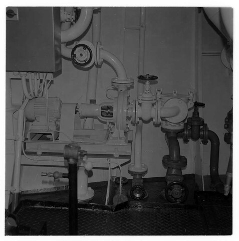 S.5219(12)0643a; Negatieven van de machinekamer van het container vrachtschip ms "Otto Porr" gebouwd op de ASM-werf voor rederij Franz Hagen te Hamburg; negatief