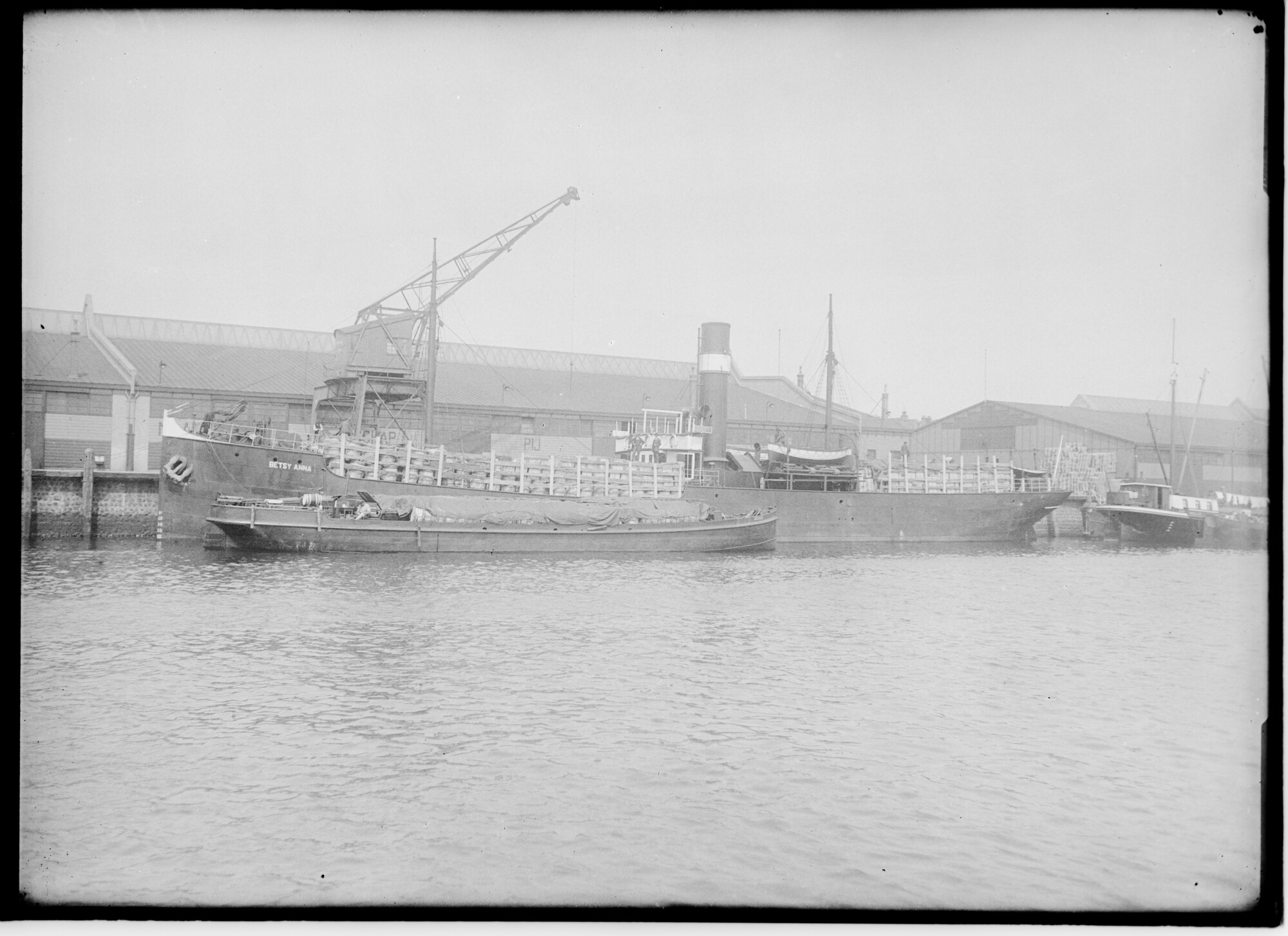 2018.1003; Glasnegatief van het vrachtschip Betsy Anna (Nederlands, 1892); glasnegatief