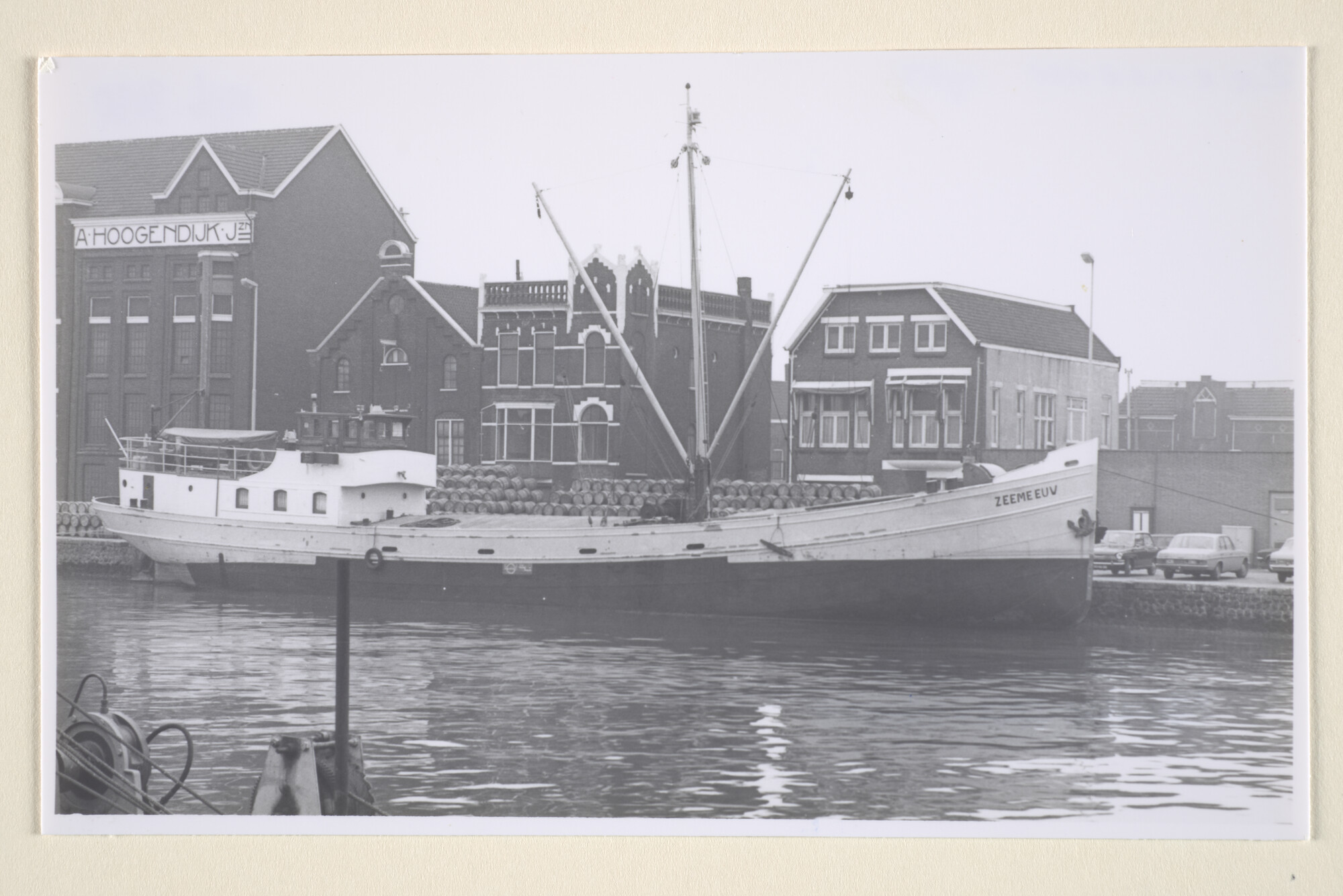1996.3030; De coaster ms. 'Zeemeeuw' van L. Bolhuis uit Groningen [gebouwd in 1924 bij A. Vuyk & Zn; foto