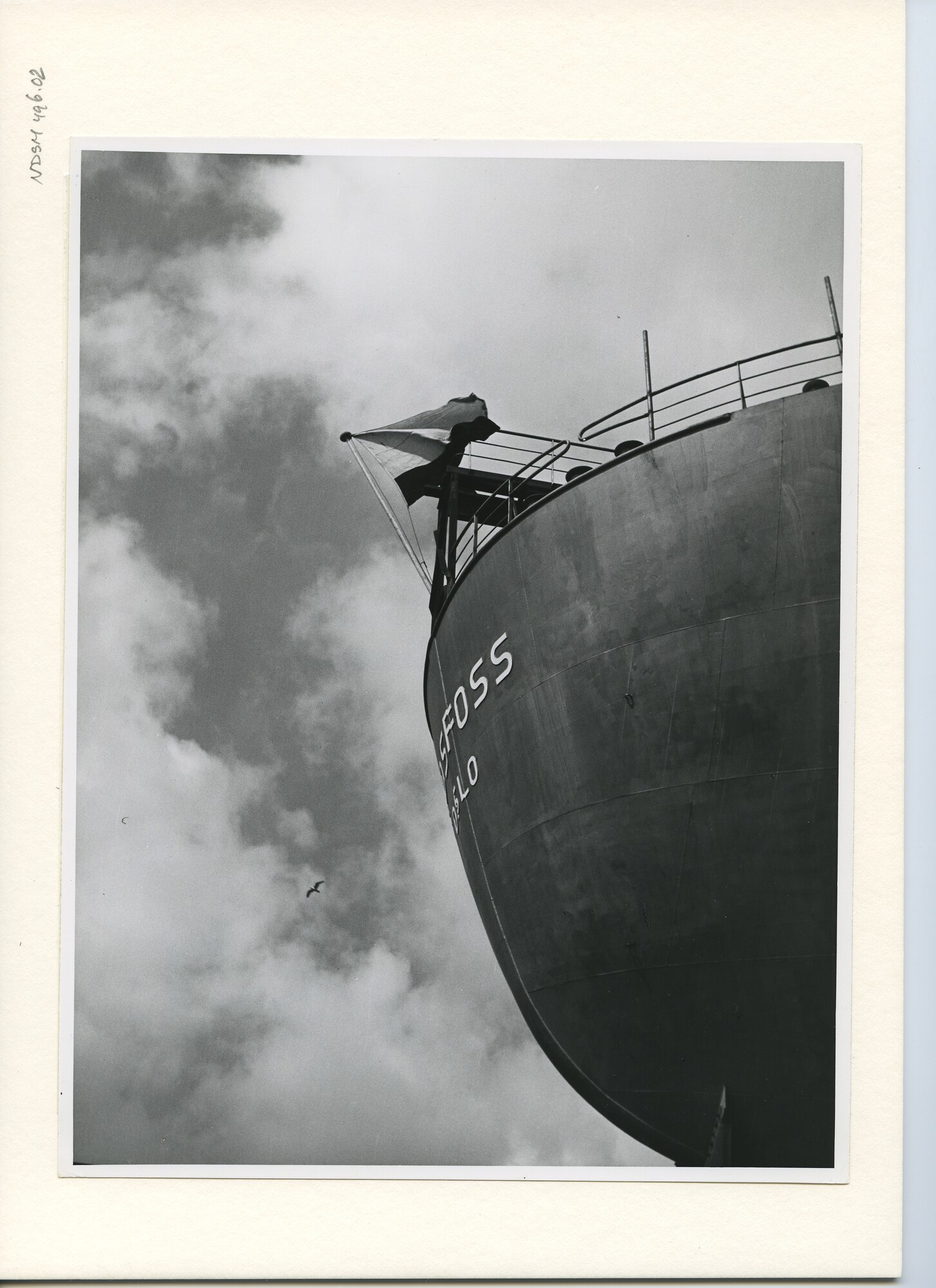 S.5444(2875)4; Foto van de tewaterlating van de tanker ms. Eidsfoss; foto