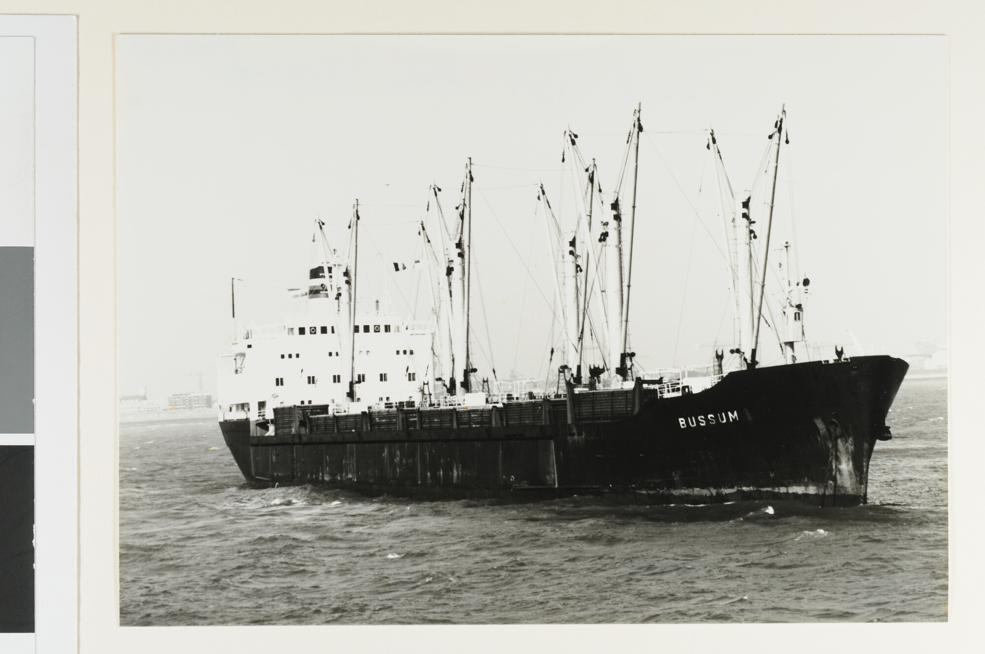 S.7032(050); De bulk-carrier ms. 'Bussum' van de NV; foto