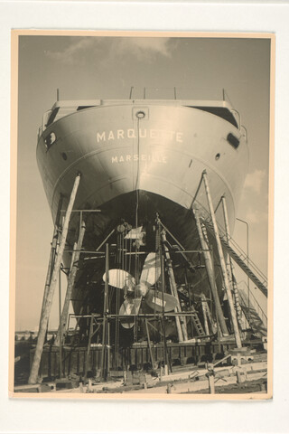 S.5219(12)0603; Het Franse (Laker) vrachtschip ms. 'Marquette' voor de Cyprien Fabre Fraissinet te Marseilles op de dwarshelling van de ASM; foto
