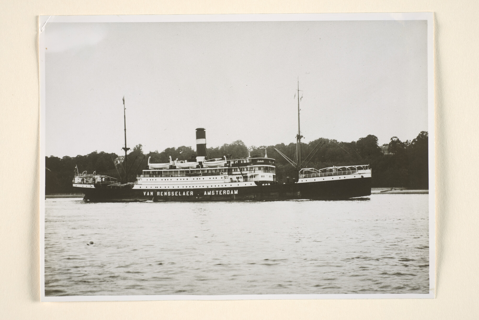 1995.6973; Het passagiersschip ss. 'Van Rensselaer' van de KNSM; foto