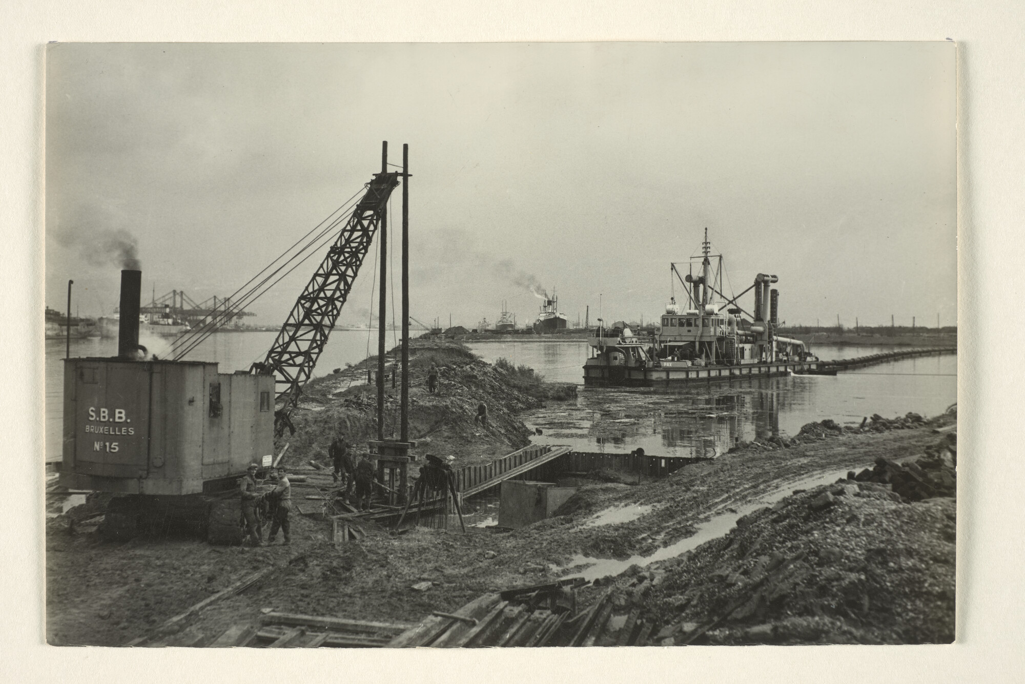 1997.1228; Heiwerkzaamheden voor nieuwe petroleum-installaties in de haven van Antwerpen; foto