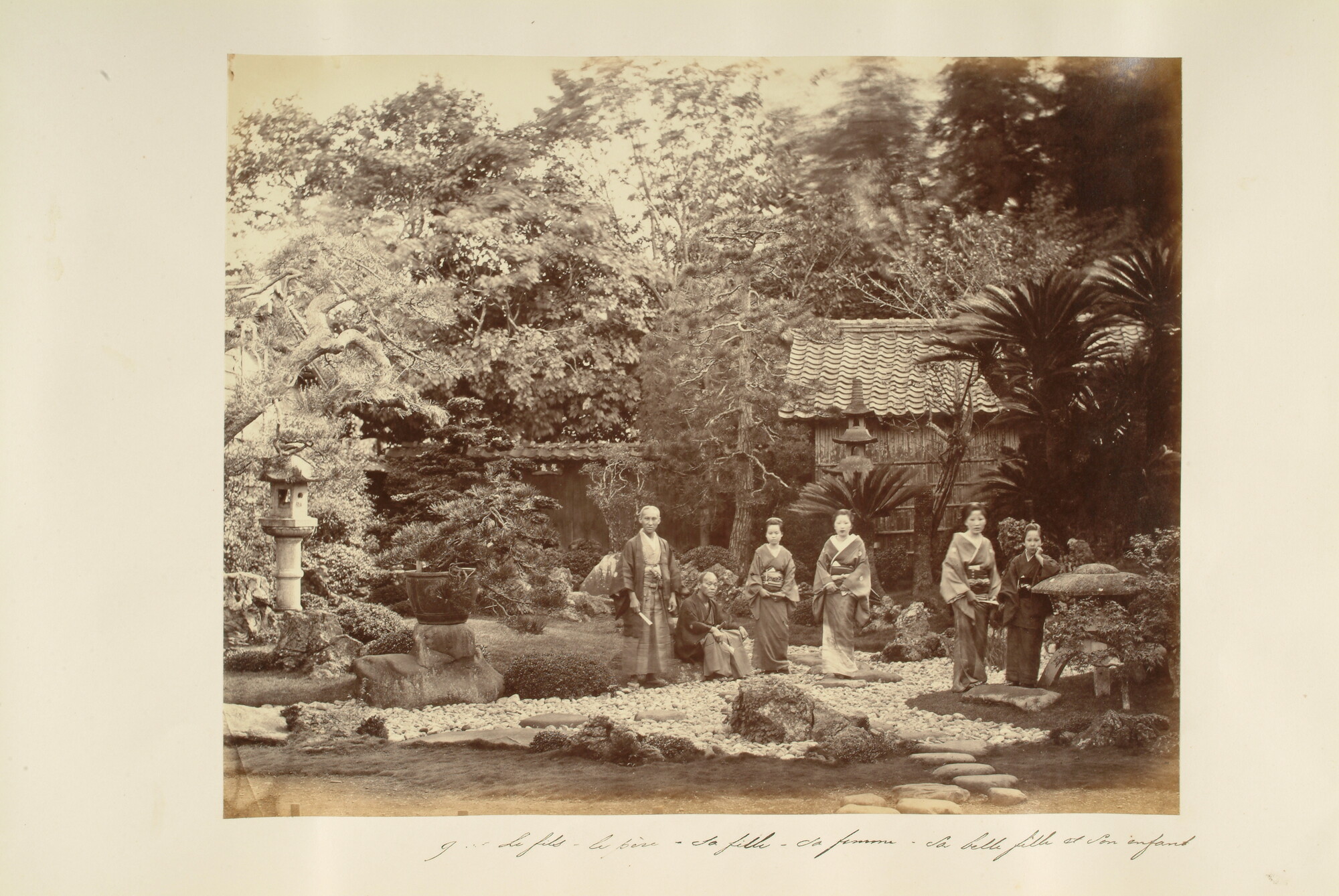 S.3628(04); 'Views of Japan': Album nr. 3 uit een serie van drie van de Nederlandse consul in Japan Dirk de Graeff van Polsbroek; fotoalbum