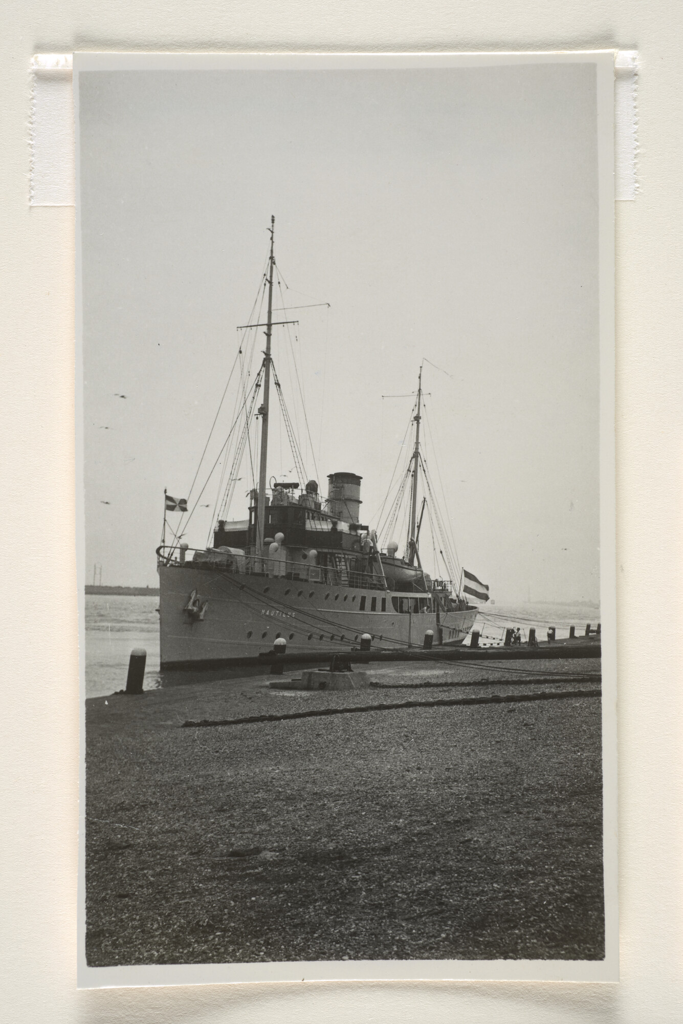 1995.1471; Foto's van schepen van de Koninklijke Marine in de haven van Den Helder; fotoreportage