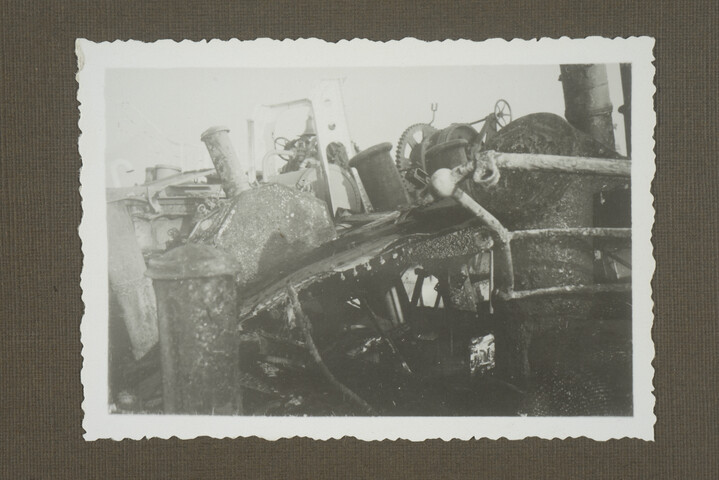 2001.1755; Omslag met vele foto's en knipsels van meest bergingsactiviteiten door Reederij v/h Gebroeders Goedkoop te Amsterdam in de periode 1929 / 1949; omslag