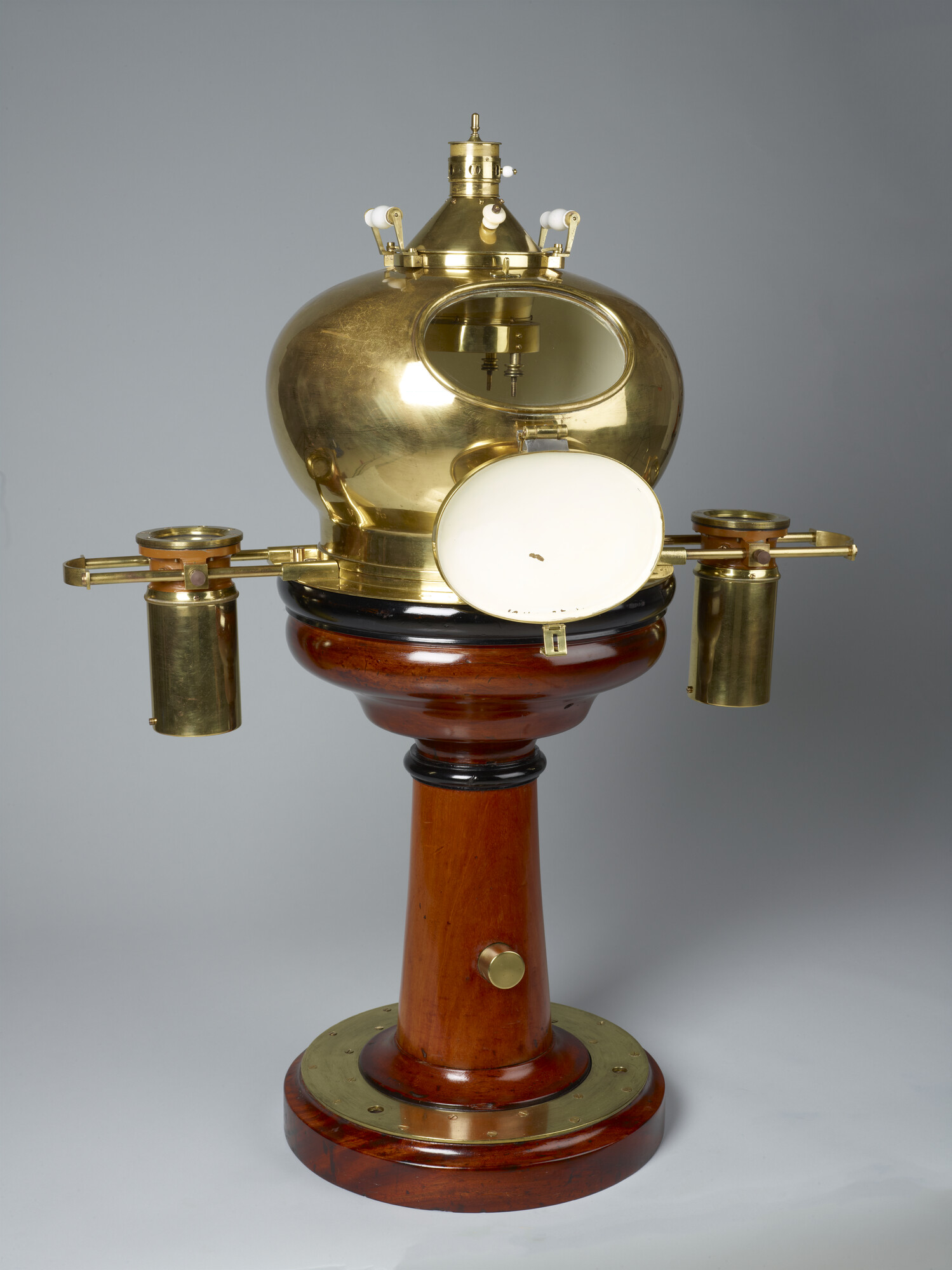 S.0436(01); Stuurkompas door Firma W. Boosman, Amsterdam, circa 1897; stuurkompas