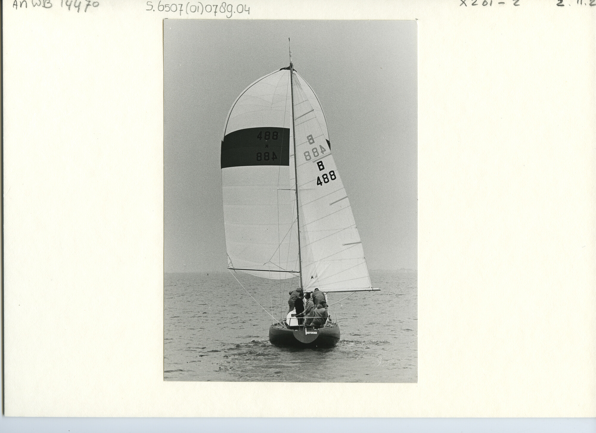 S.6507(01)0789.04; Foto van de start van de nachtwedstrijd op het IJsselmeer; foto