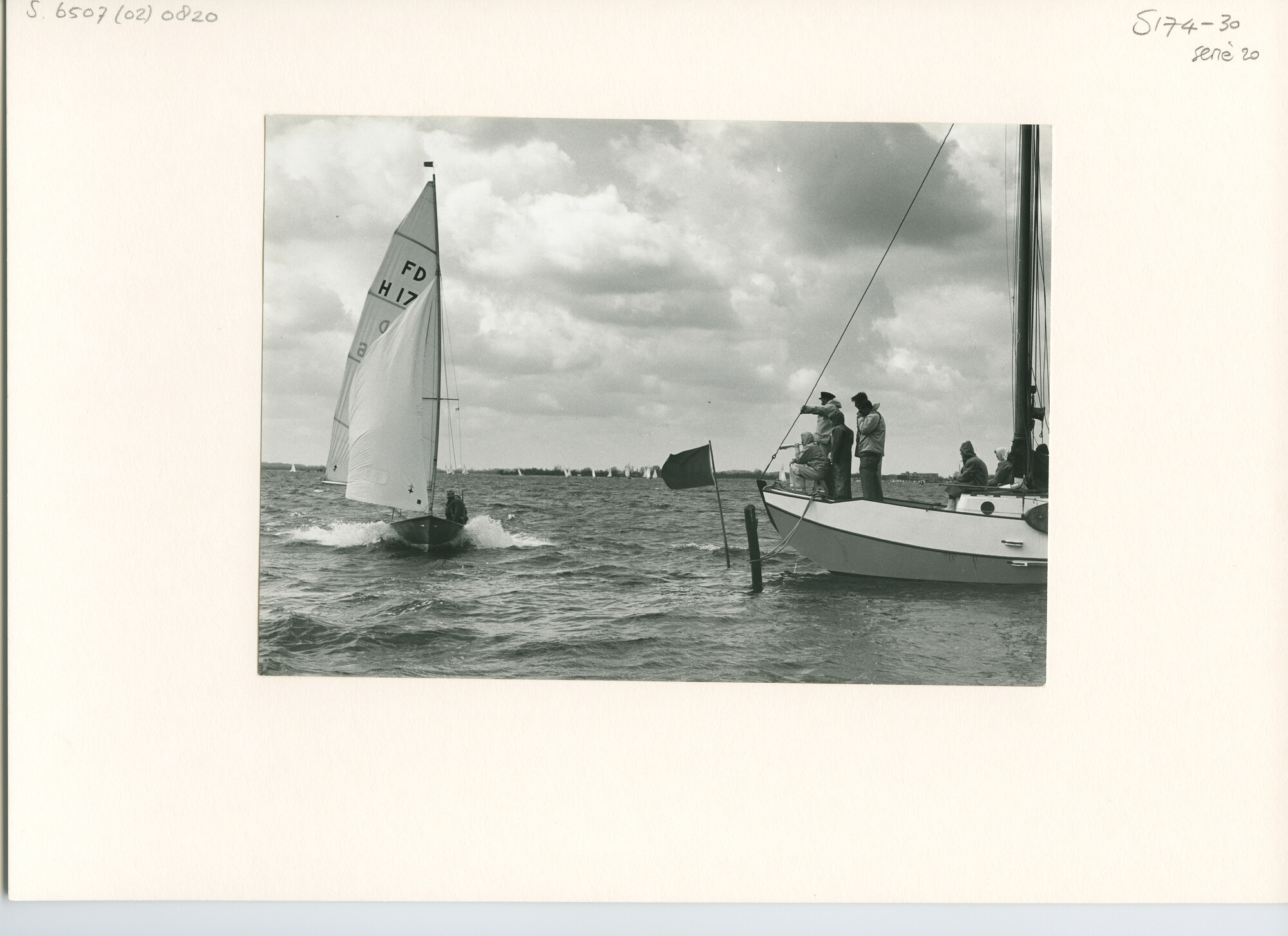S.6507(02)0820.02; Zwart-wit foto van de FD-klasse op de Loosdrechtse Plassen; foto