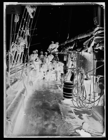S.1525(14)03; De officieren van de Willem Barents en van de expeditie, 4 Aug.; negatief