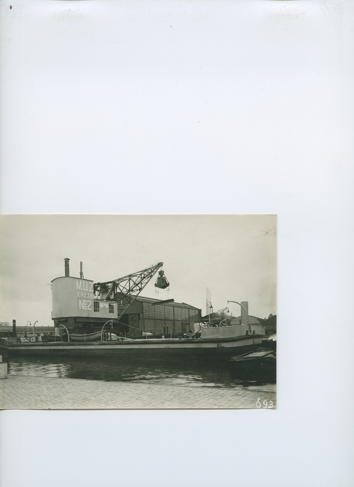S.6386(114)0120; Foto van kraanponton Maatschappij Uitvoering Zuiderzeewerken (M.U.Z.) no. 2 met proeflast; foto
