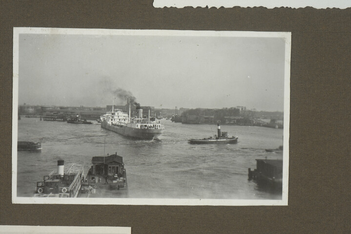 2001.1755; Omslag met vele foto's en knipsels van meest bergingsactiviteiten door Reederij v/h Gebroeders Goedkoop te Amsterdam in de periode 1929 / 1949; omslag