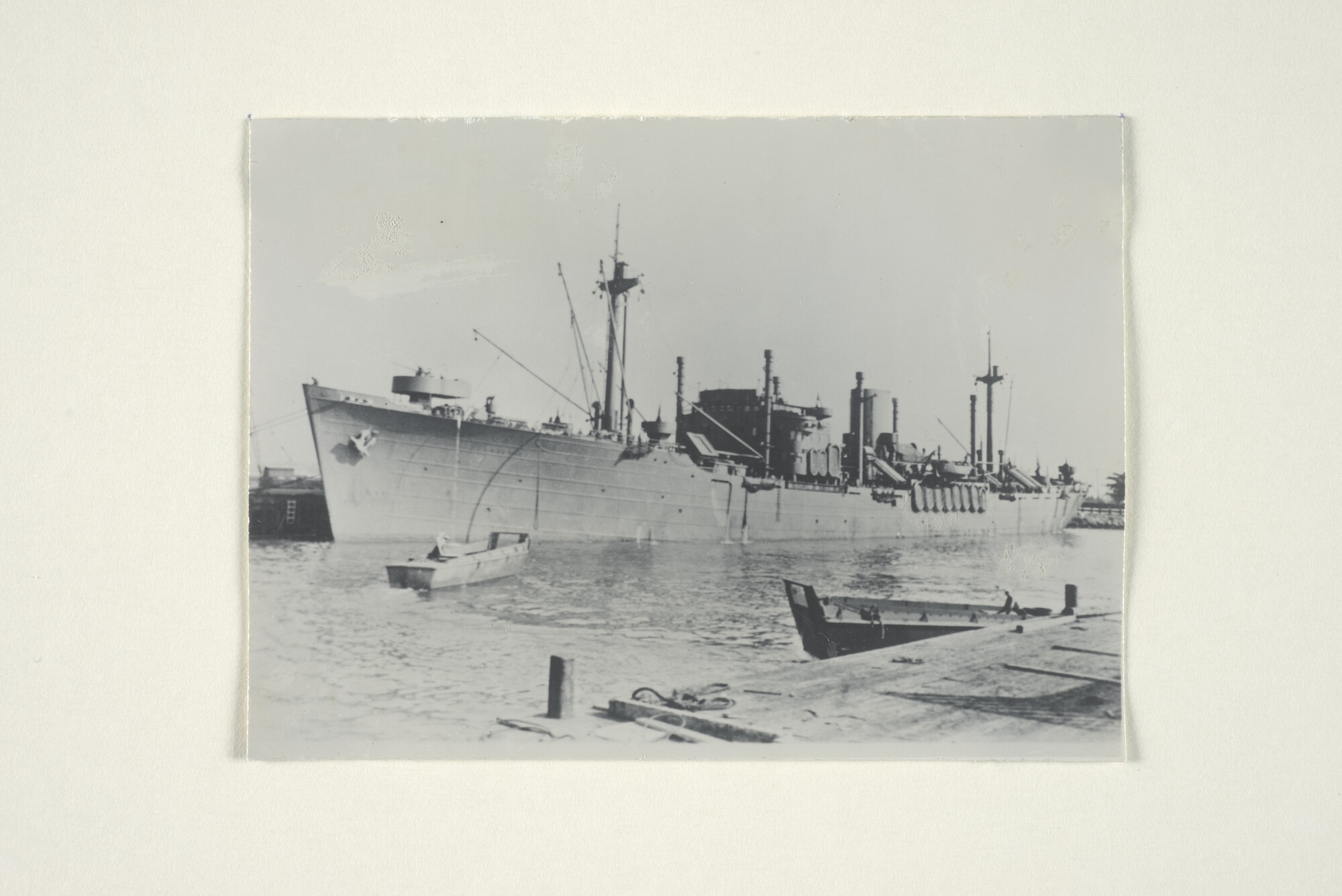 2000.3278; Het vrachtschip ms. Brastagi van de Rotterdamsche Lloyd in een haven; foto