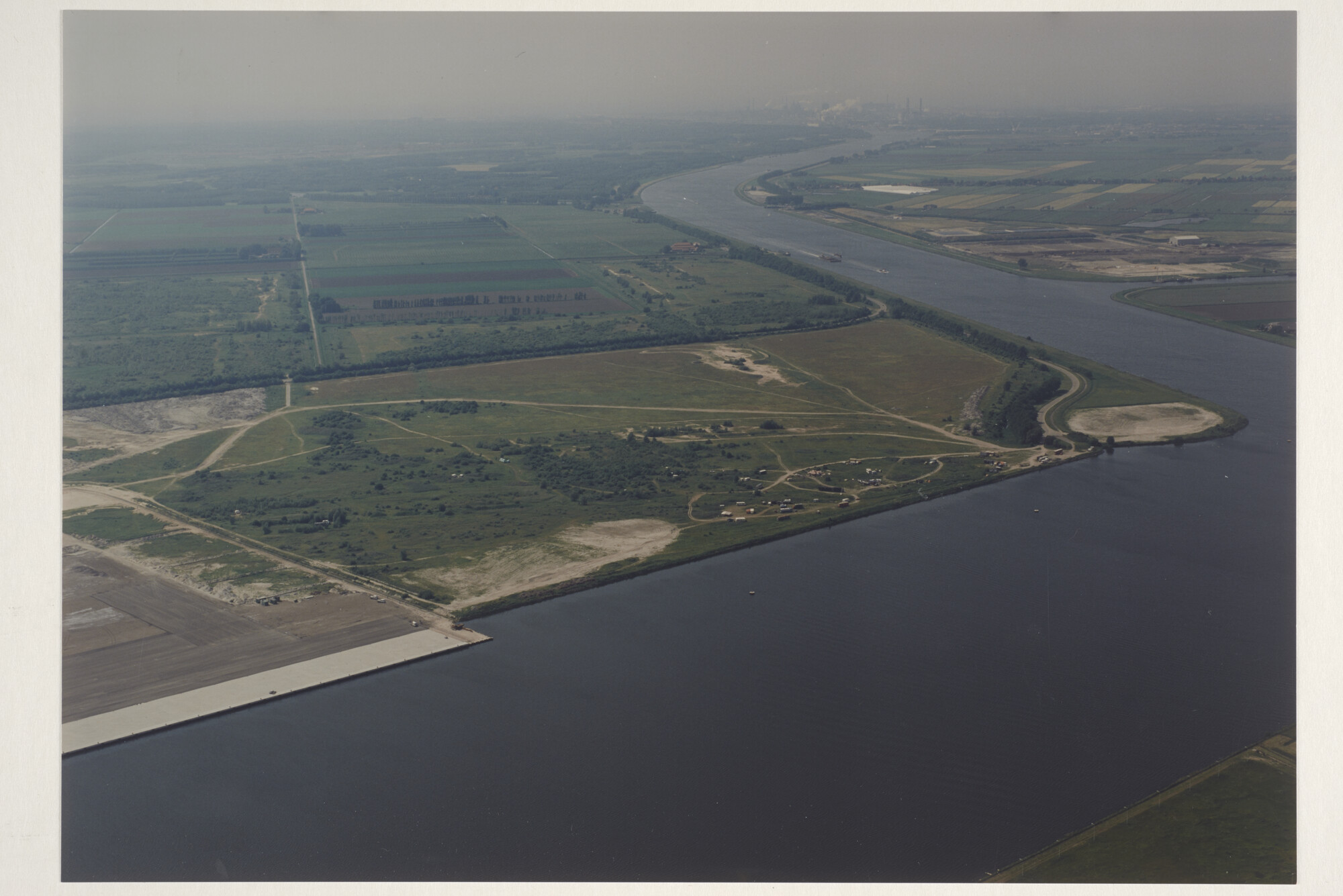 2013.0832; Foto van het Noordzeekanaal; foto