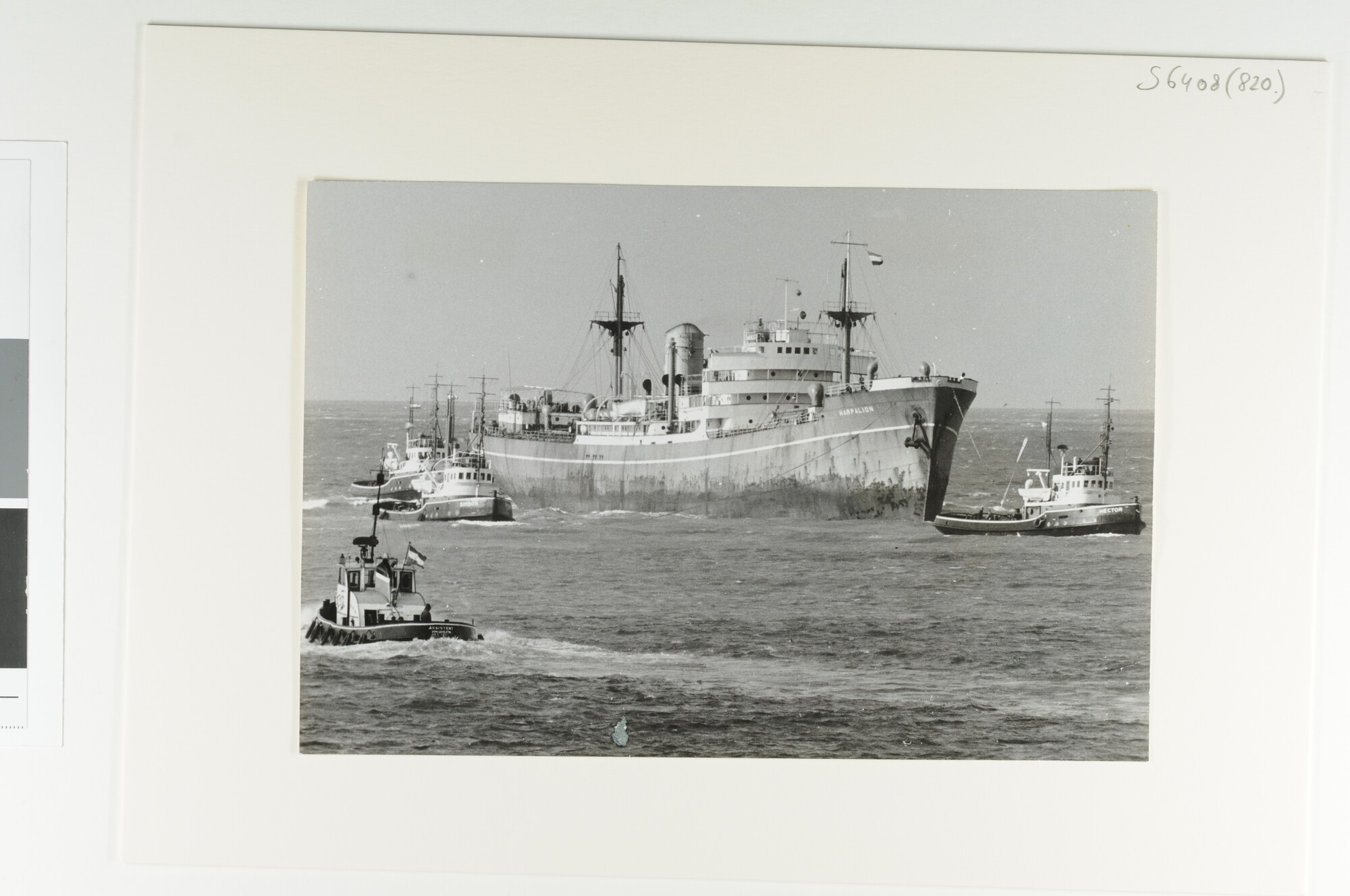 S.6408(0820); Sleepboothulp voor de 'Harpolion'; foto