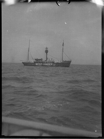 S.7143(1425)1b; Negatief van het lichtschip 'West-Hinder'; negatief