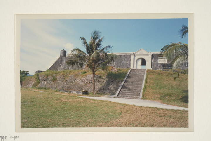1992.1401; Kleurenfoto's van het Fort 'Duurstede' van de VOC in Indonesië; fotoreportage
