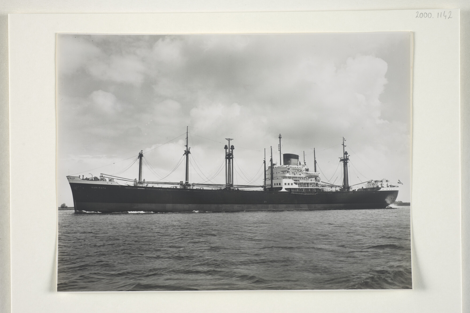 2000.1142; Foto's van het vrachtschip ms. Karimata van de SMN; fotoreportage