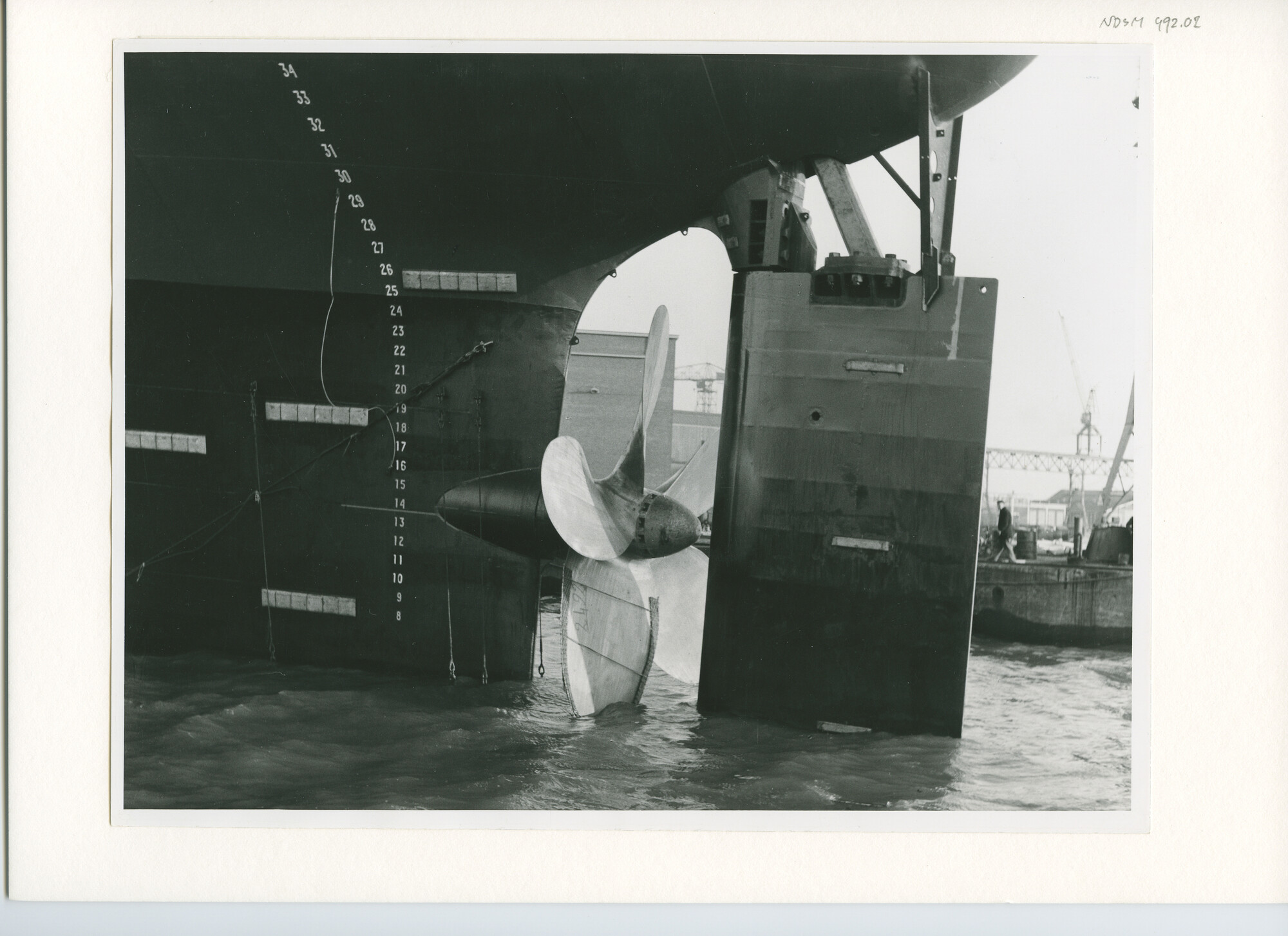 S.5444(2853)2; Foto van de tewaterlating van de turbinetanker Zafra van Petroleum Maatschappij La Corona; foto
