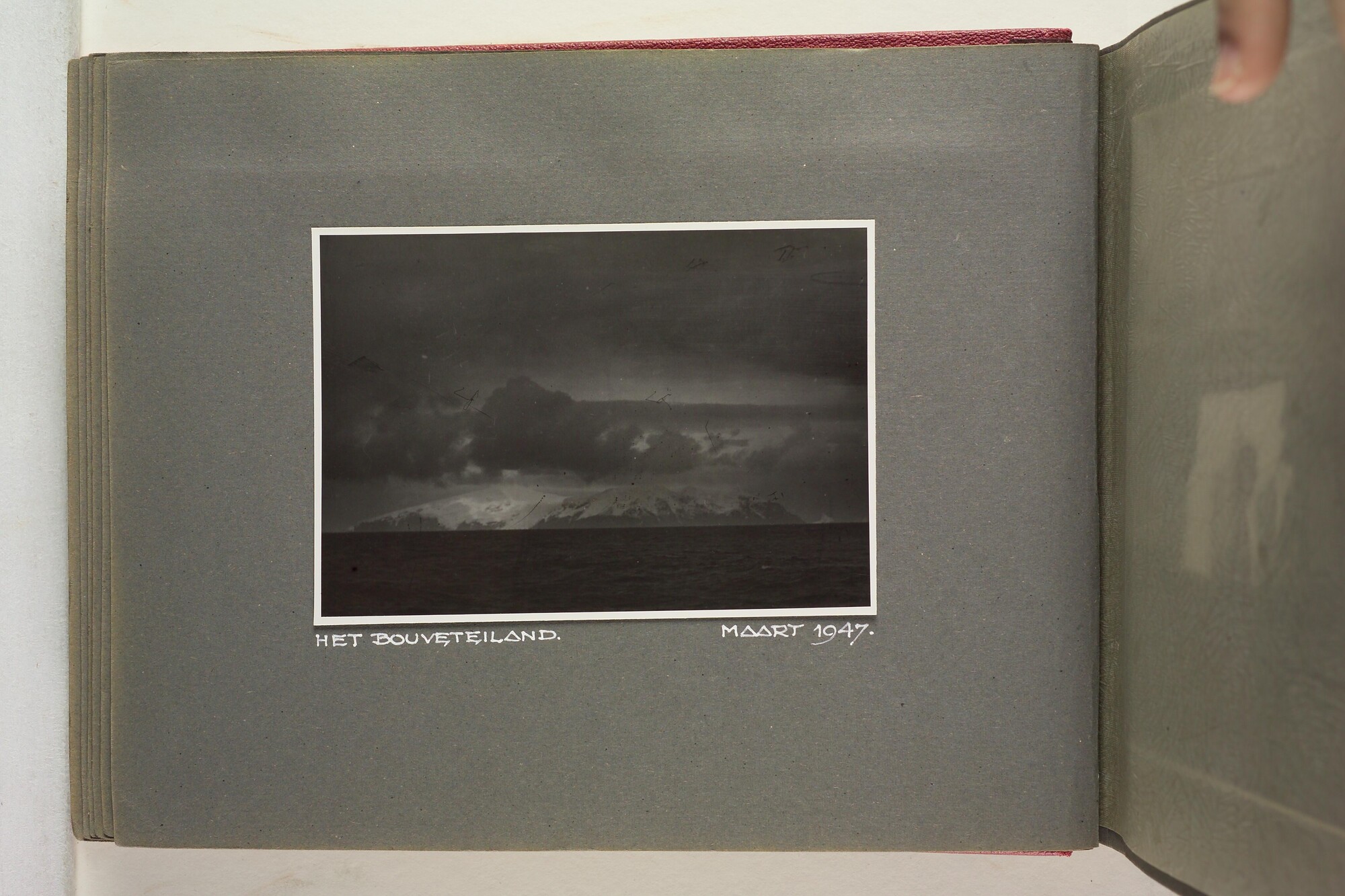 1996.1629; Foto's gemaakt aan boord van het walvismoederschip ms. Willem Barendsz (I); fotoalbum