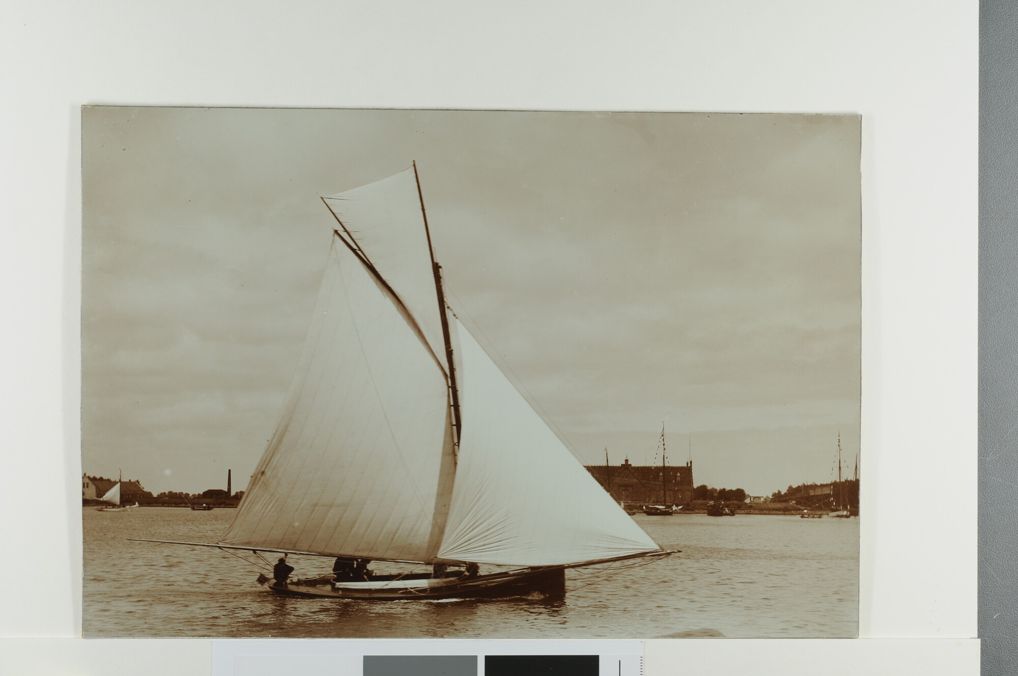 S.7166(47); Midzwaardjacht 'Yum-Yum' bij Nieuwendam; foto