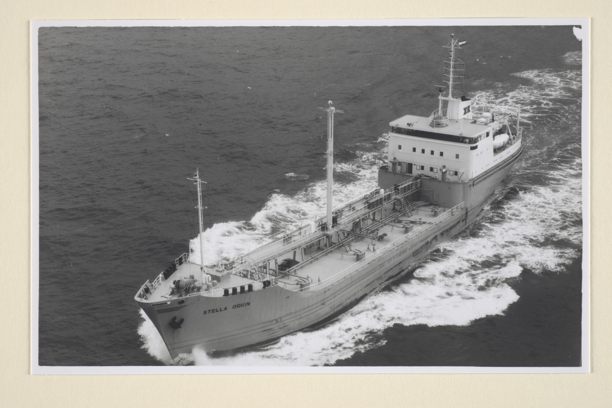 1996.0918; Een luchtfoto van de bitumentanker ms. Stella Orion van Rederij Theodora [...]; foto