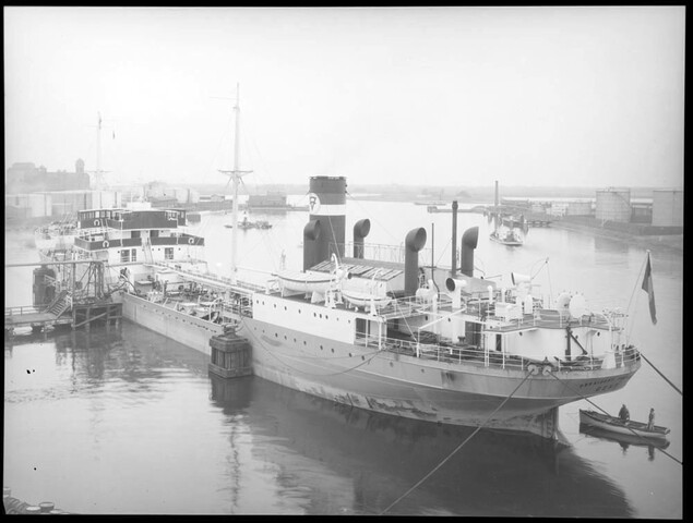 1998.1793; Sfeerbeeld van de Petroleumhaven te Amsterdam; negatief