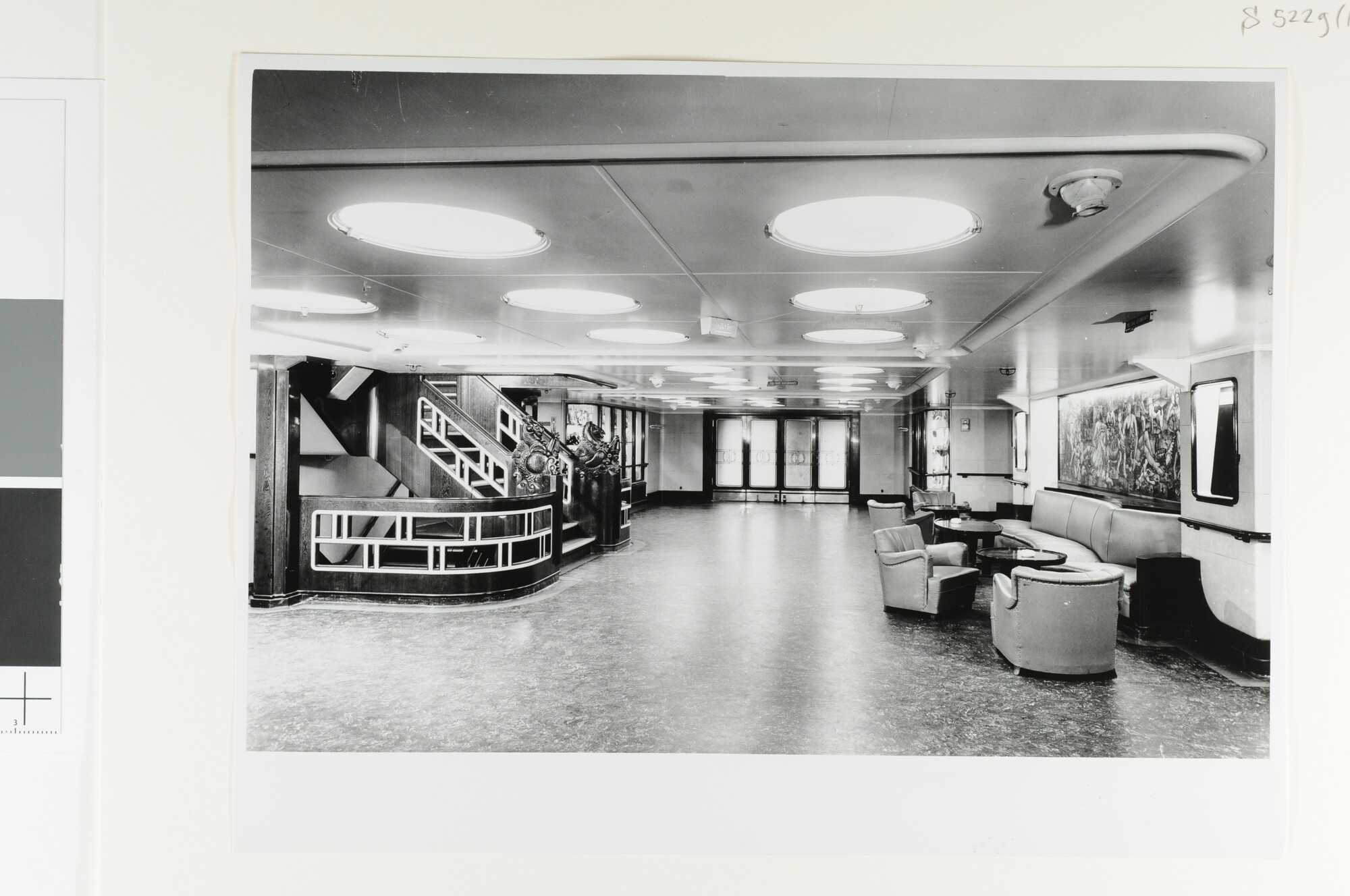 S.5229(01); Interieurfoto's genomen aan boord van ms. 'Willem Ruys' van de Koninklijke Rotterdamsche Lloyd [...]; fotoreportage