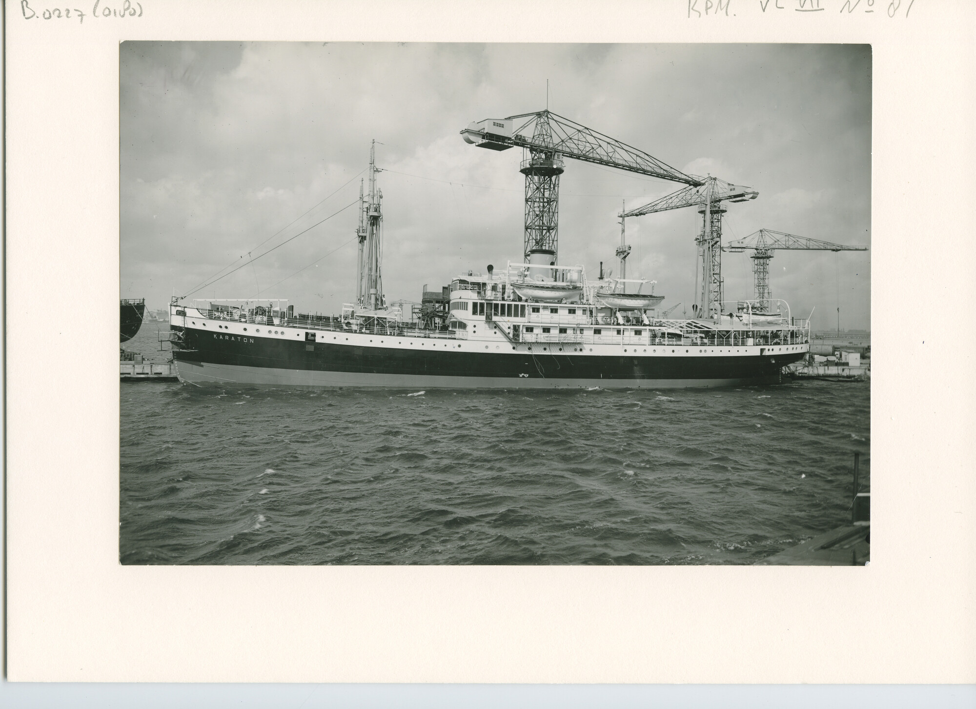 B.0227(0180); Foto van ms. Karaton afgemeerd aan de kade bij de NDSM, Amsterdam; foto