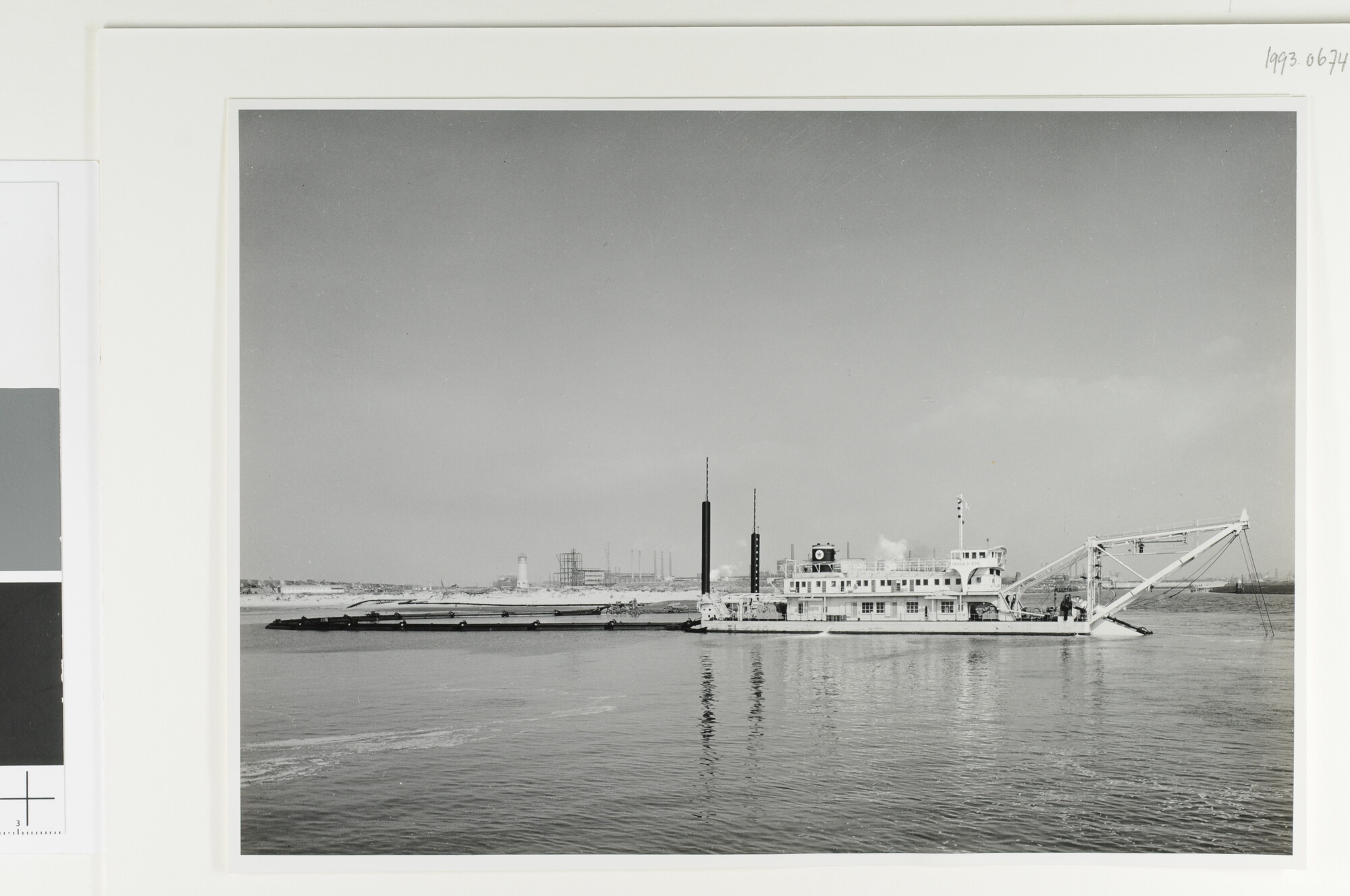 1993.0674; De snijkopzuiger Draga Siete, gebouwd bij Verschure & Co Scheepswerf en Machinefabriek NV; foto