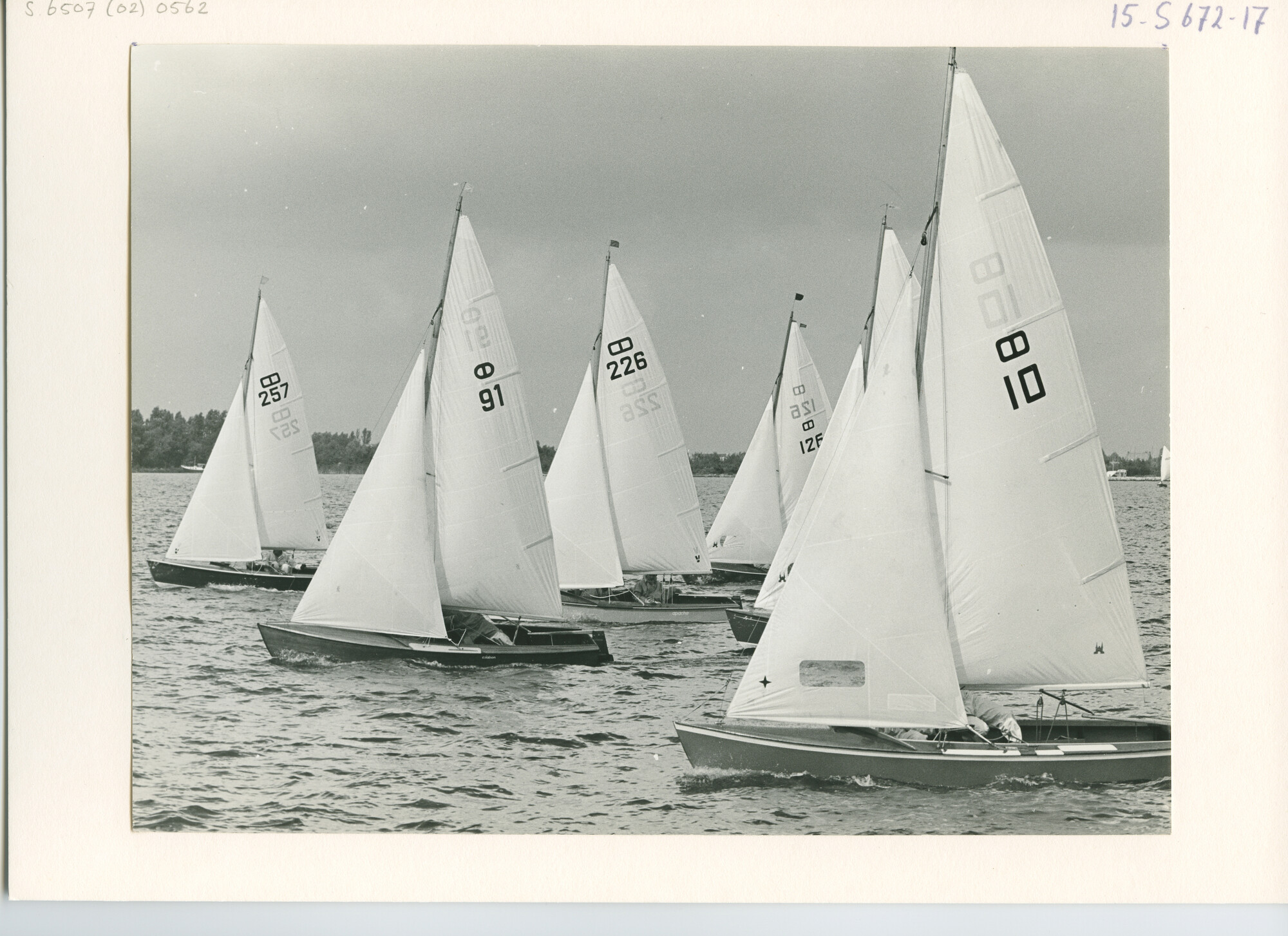 S.6507(02)0562.01; Zwart-wit foto van het Nederlands Kampioenschap Schakel 1965 op de Westeinderplassen; foto