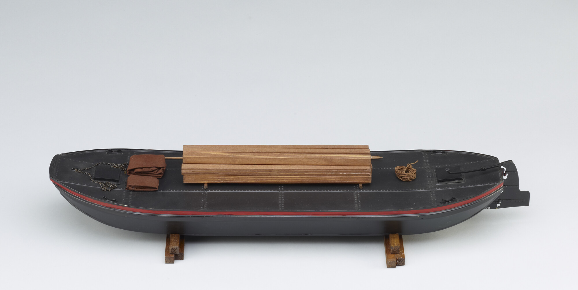 A.5325; Model van een ijzeren dekschuit; scheepsmodel