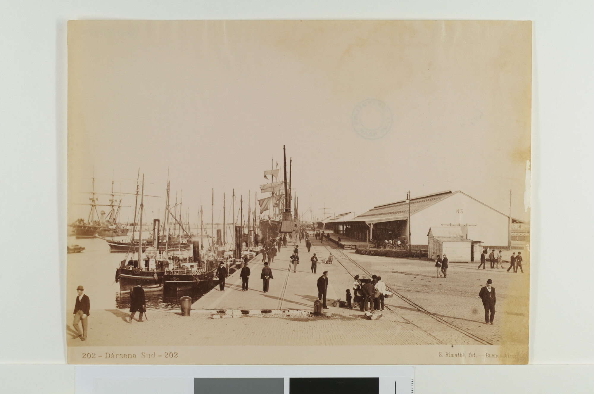 S.6483(4060)22; Gezicht op de haven van Buenos Aires (Argentinië) met diverse stoom- en zeilschepen afgemeerd aan de kade, omstreeks in 1902; foto