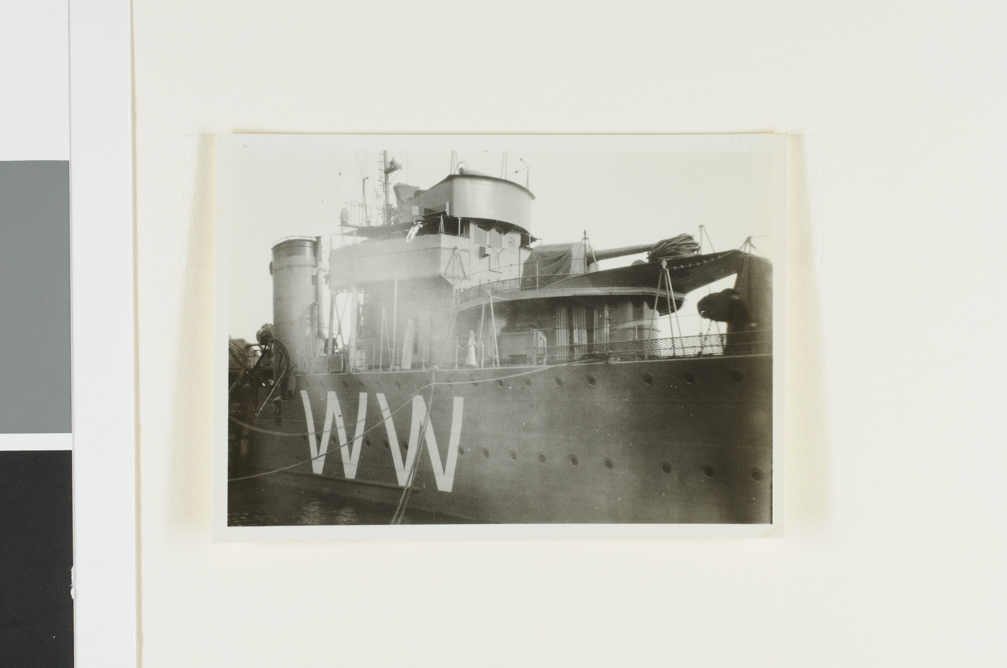 A.2867(01)090; Foto's van de torpedobootjager Hr.Ms. 'Witte de With' bij de overdracht aan de Koninklijke Marine; fotoreportage