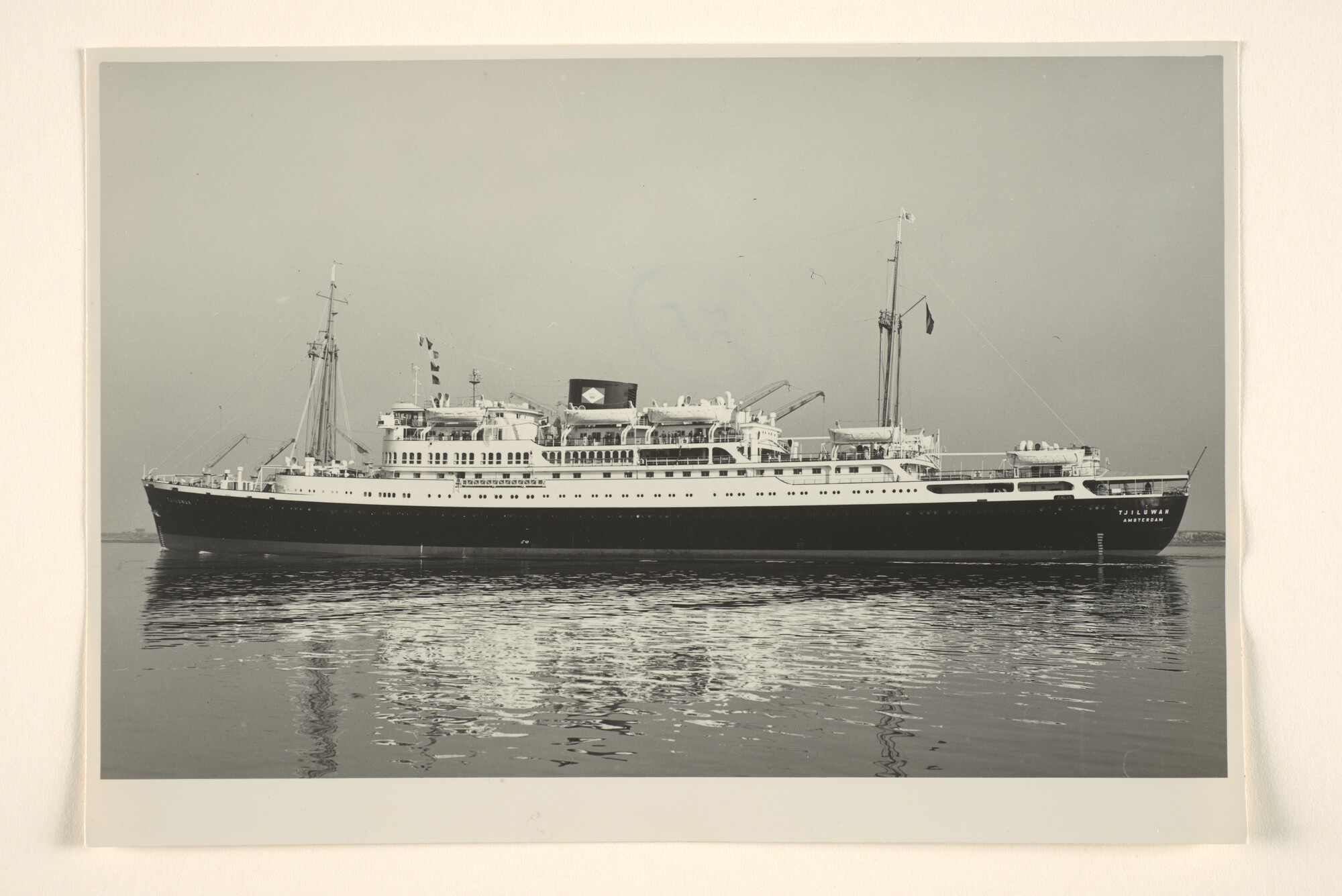 1995.6520; Het vracht-passagiersschip ms. Tjiluwah van de KJCPL; foto