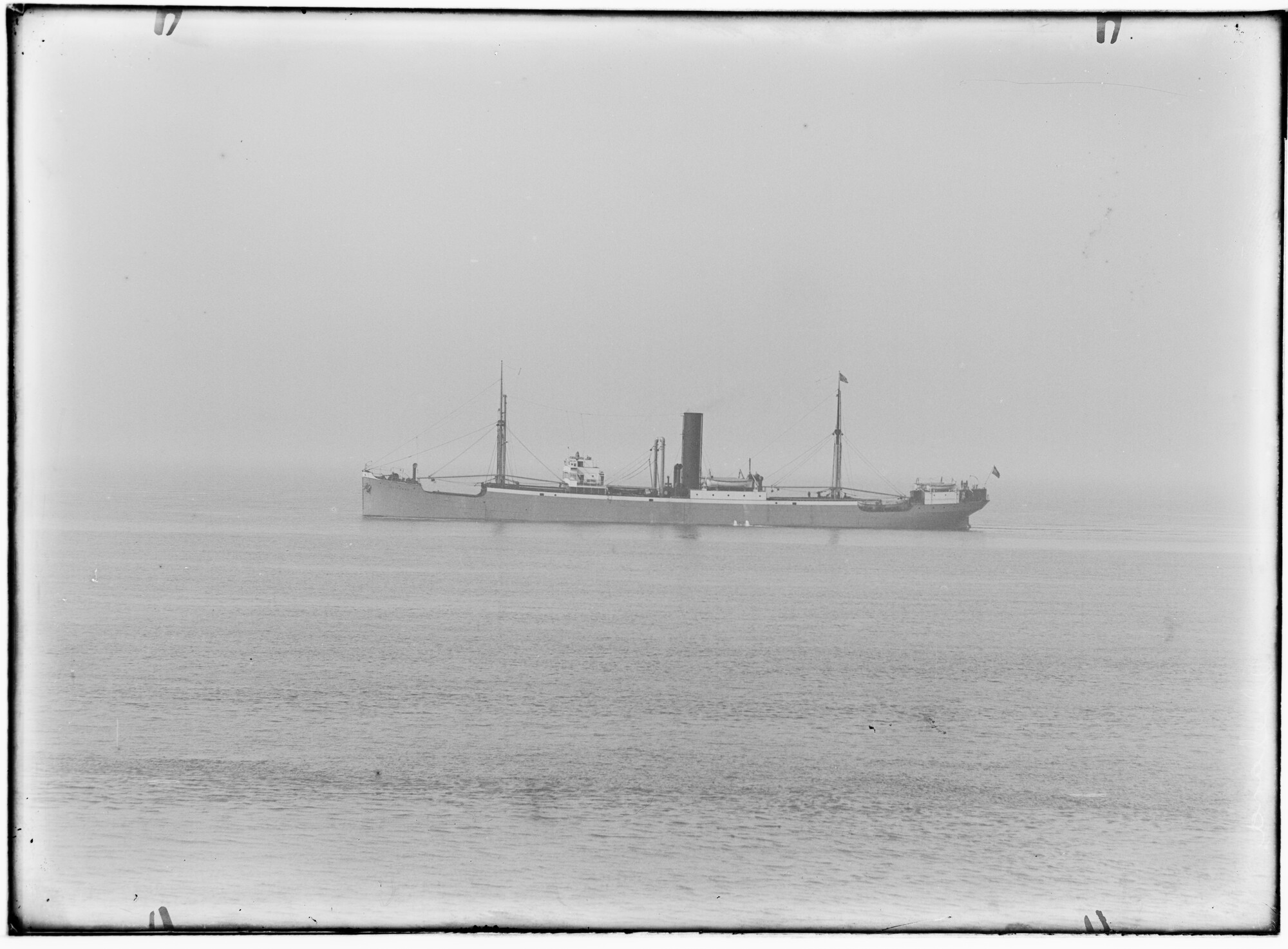 2018.1807; Glasnegatief van het vrachtschip Vlieland (Nederlands, 1922); glasnegatief