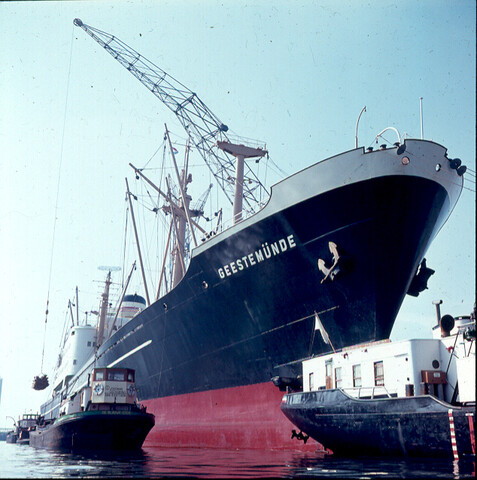 S.9100(0641); Overslag uit het Duitse vrachtschip ms. 'Geestmünde'; diapositief