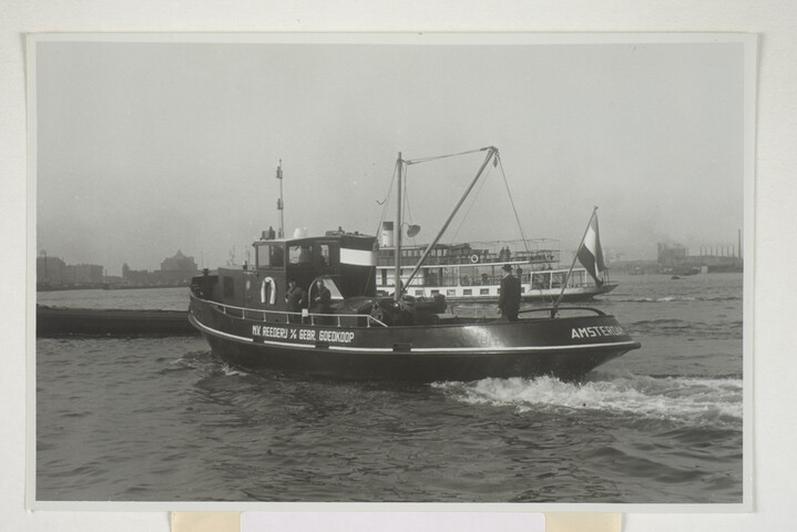 2001.1755; Omslag met vele foto's en knipsels van meest bergingsactiviteiten door Reederij v/h Gebroeders Goedkoop te Amsterdam in de periode 1929 / 1949; omslag