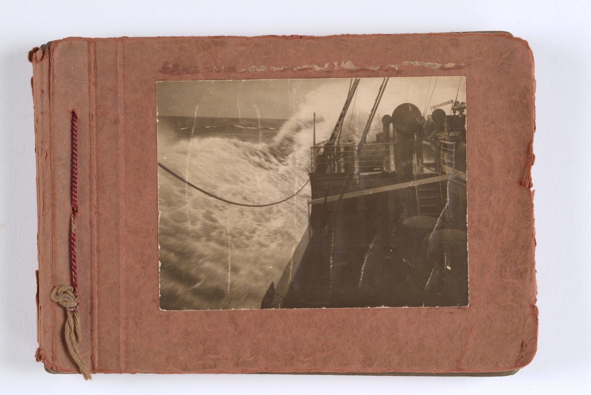 2003.0417; Album met foto's gemaakt aan boord van het ss. Orania en in diverse havens tijdens de reizen van Amsterdam naar Zuid Amerika; fotoalbum