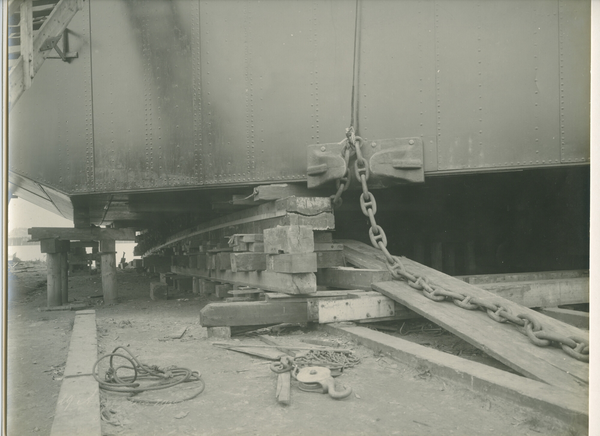 S.5444(0436)6; Foto van het drijvende droogdok Wilhelmina, vlak voor de tewaterlating; foto