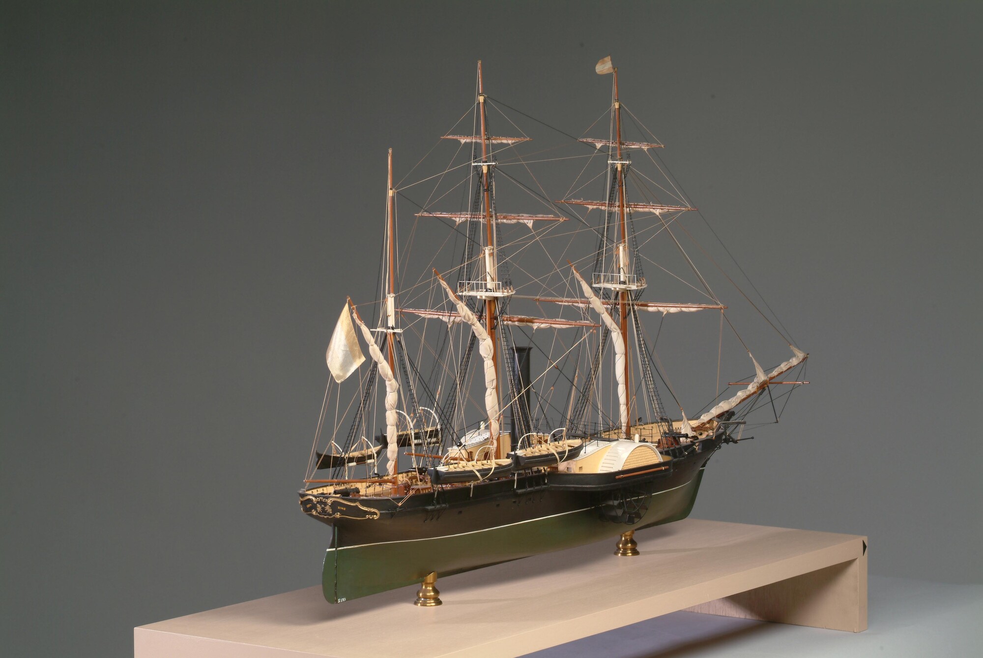 S.1761; Model van het raderstoomschip Zr.Ms. Soembing; scheepsmodel