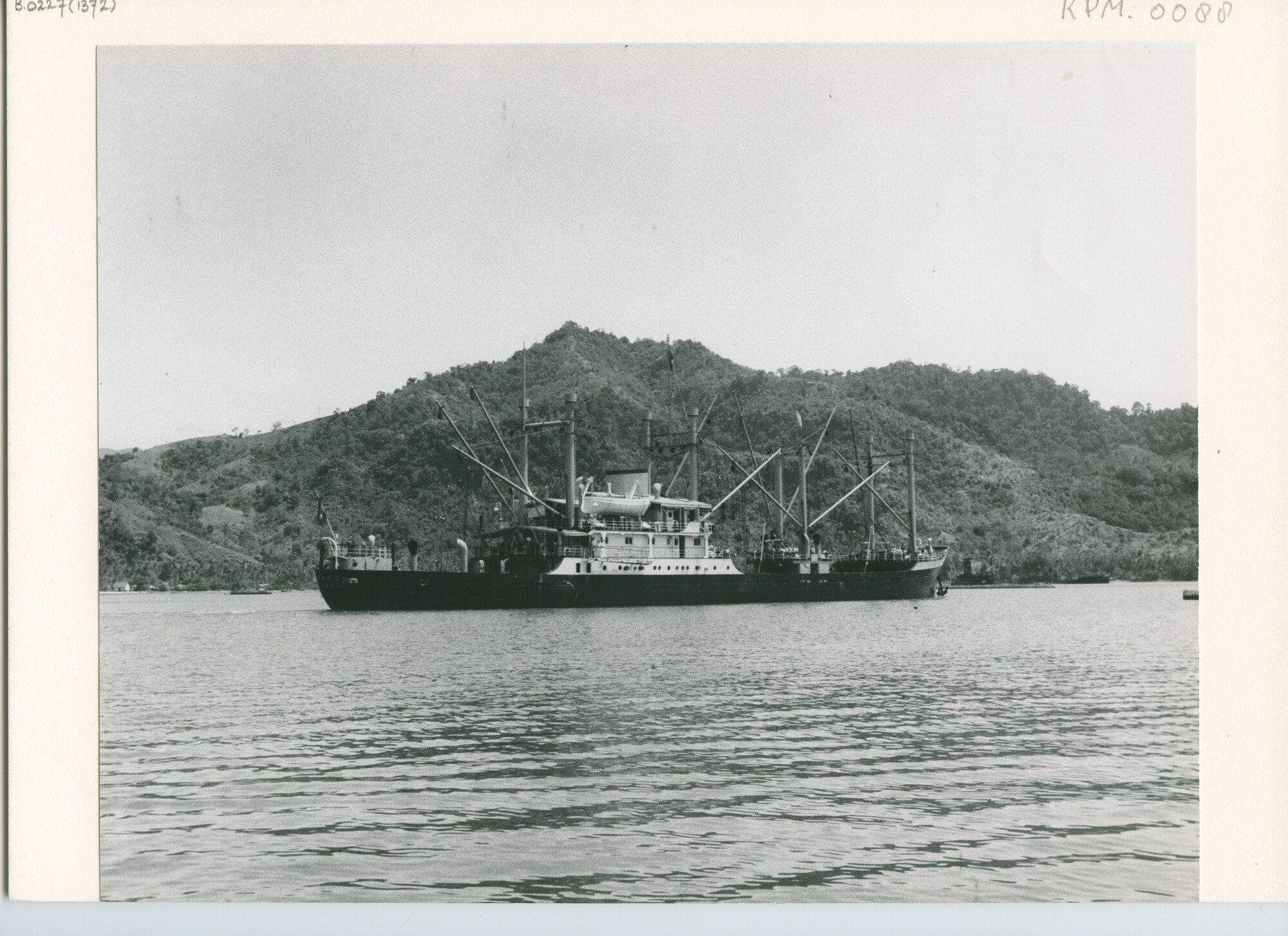 B.0227(1372); Foto van ms. Sabang vertrekt uit Padang; foto